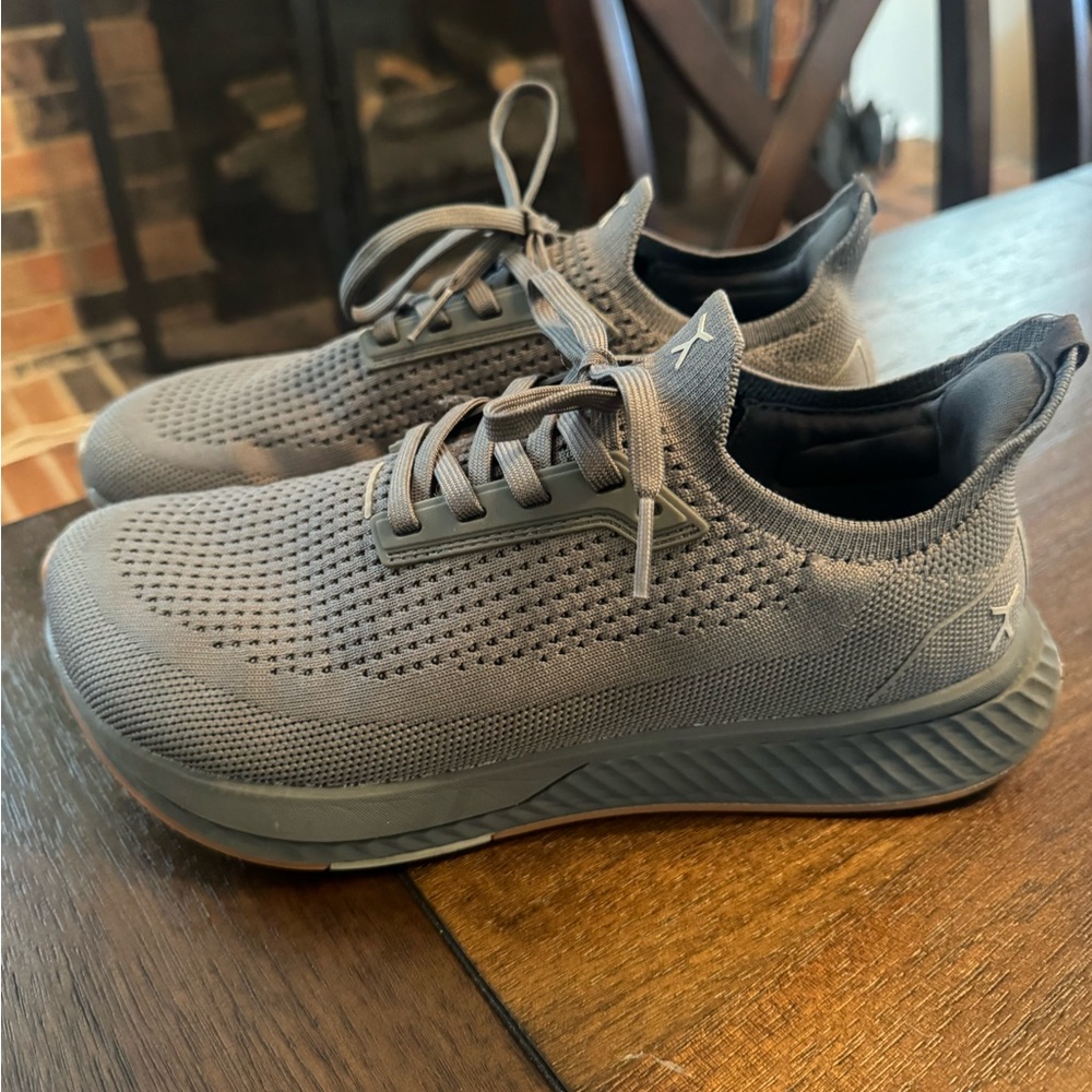 Flux Womens 8 LIKE NEW
